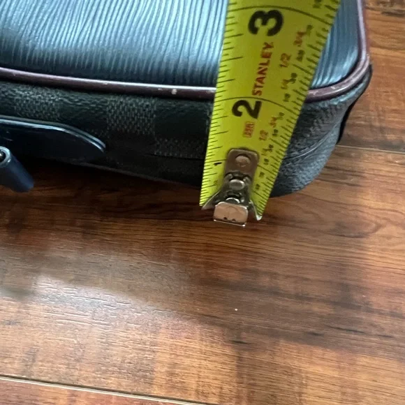 Louis Vuitton Danube PM Slim Bag - Picture 6 of 12